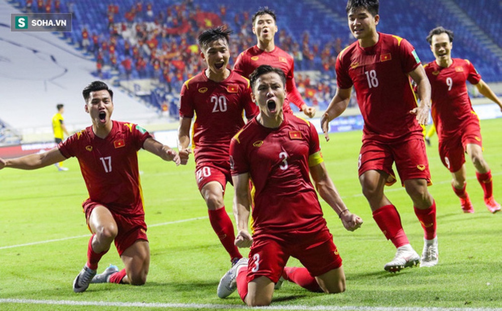 "Việt Nam sẽ đánh bại Thái Lan ở bán kết, thắng Singapore ở chung kết và vô địch AFF Cup"