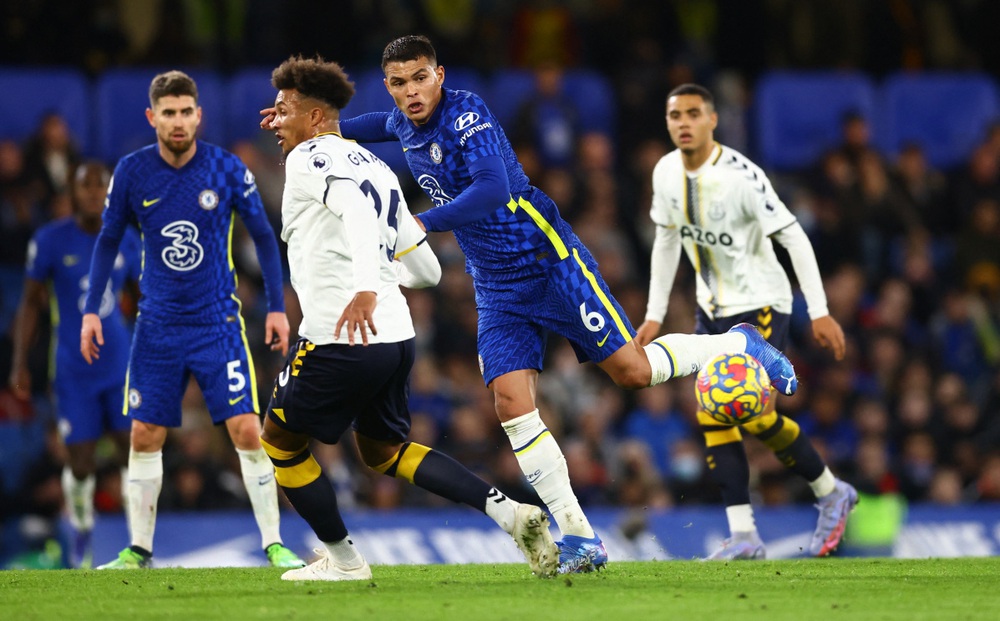 Chia điểm với Everton, Chelsea thất thế trong cuộc đua vô địch Ngoại hạng Anh