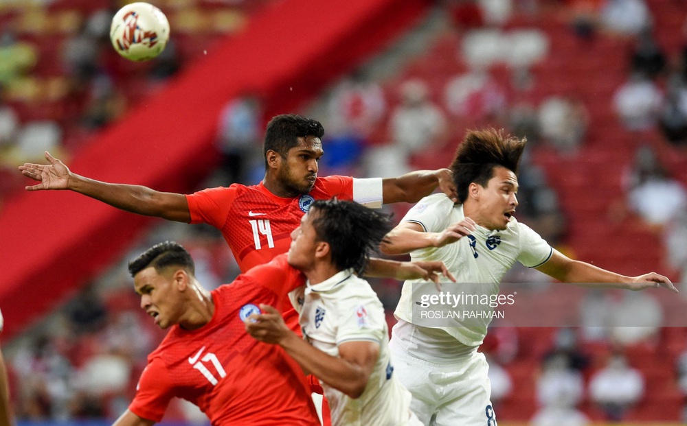 CĐV Singapore mỉa mai sâu cay, tự gọi đội nhà là 
