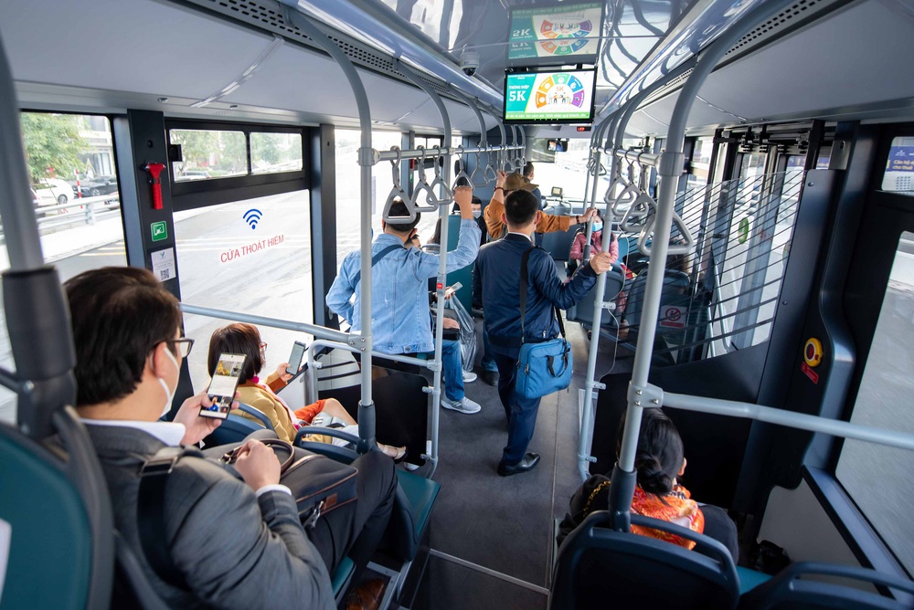 Xe buýt điện chống say VinBus xuất hiện tại Hà Nội: Thông minh, tiện nghi như xe con! - Ảnh 2.