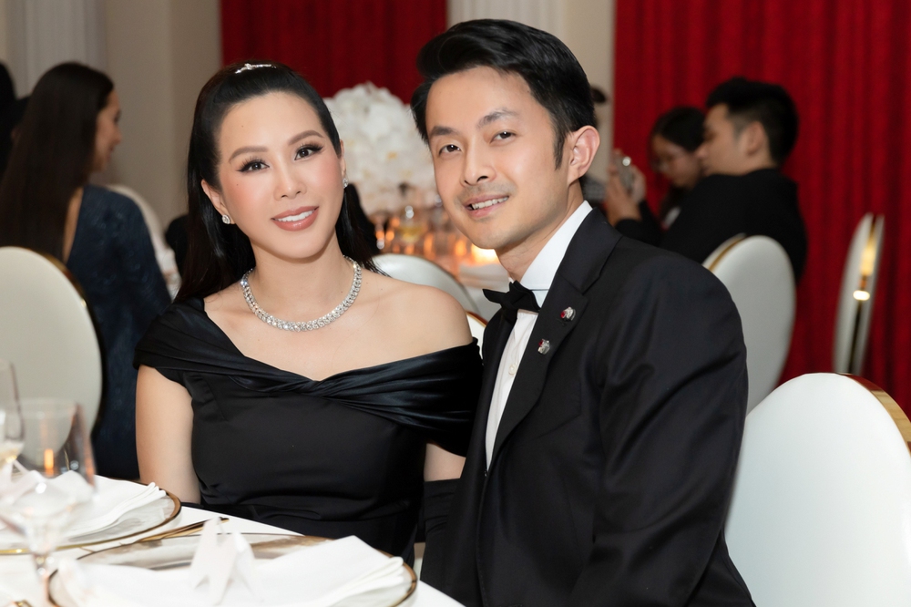 Hoa hậu Thu Hoài lần đầu xuất hiện cùng chồng kém 10 tuổi hậu đăng ký kết hôn - Ảnh 8.