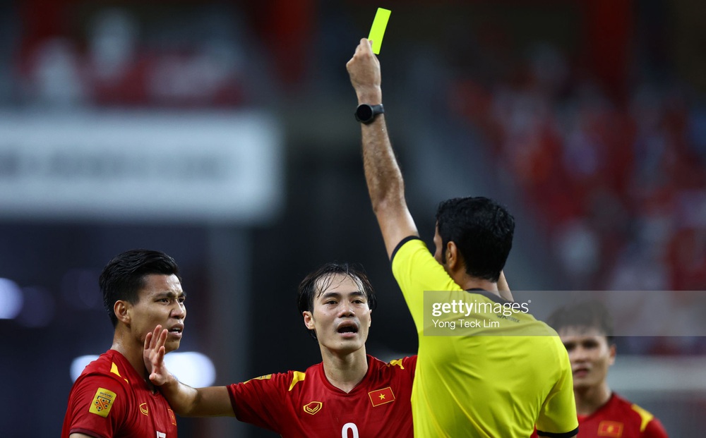 “Trọng tài mắc quá nhiều sai lầm, nếu chính xác thì trận đấu phải có 4 thẻ đỏ”