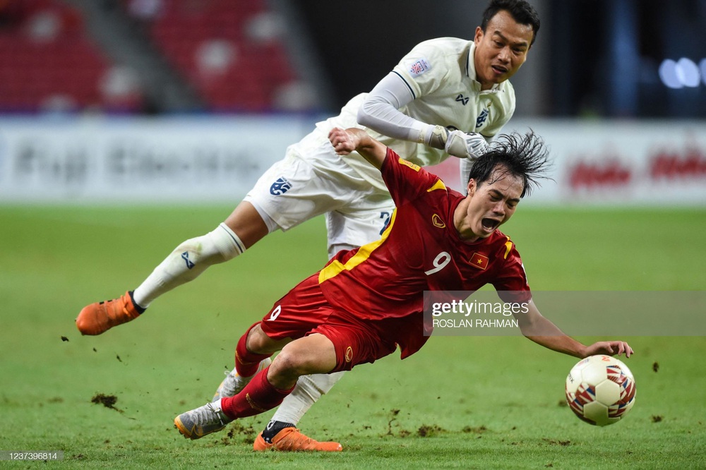 “Trọng tài mắc quá nhiều sai lầm, nếu chính xác thì trận đấu phải có 4 thẻ đỏ” - Ảnh 1.