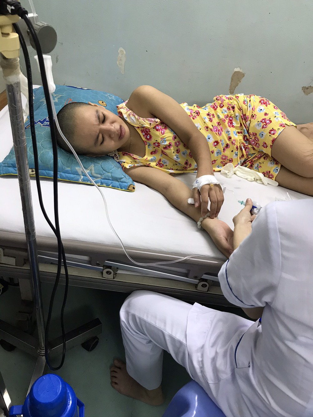 Cô bé 13 tuổi mắc căn bệnh ung thư ác tính nhưng kiên cường đáng nể: Kỳ tích đã xảy ra - Ảnh 1. Cô bé 13 tuổi mắc căn bệnh ung thư ác tính nhưng kiên cường đáng nể: Kỳ tích đã xảy ra - Ảnh 1.