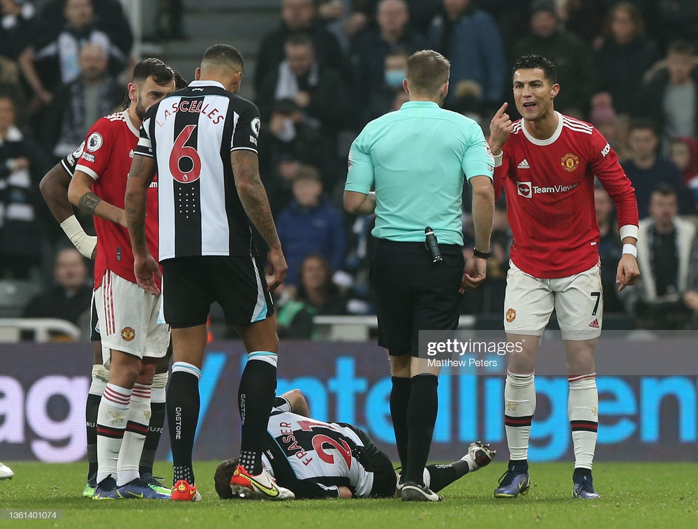 Ronaldo gây thất vọng sau giải thưởng đặc biệt, Man United chết hụt trước đội xếp thứ 19 - Ảnh 1.