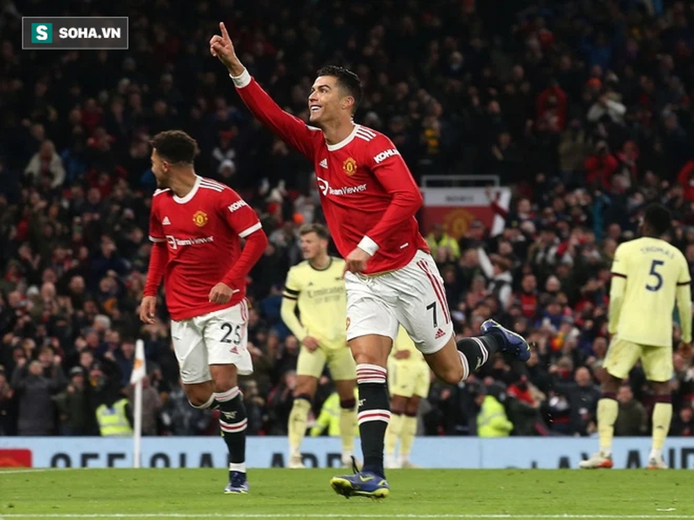 Ronaldo thiết lập siêu kỷ lục 800 bàn, Man United quật ngã Arsenal trong mưa bàn thắng - Ảnh 6. Ronaldo thiết lập siêu kỷ lục 800 bàn, Man United quật ngã Arsenal trong mưa bàn thắng - Ảnh 6.