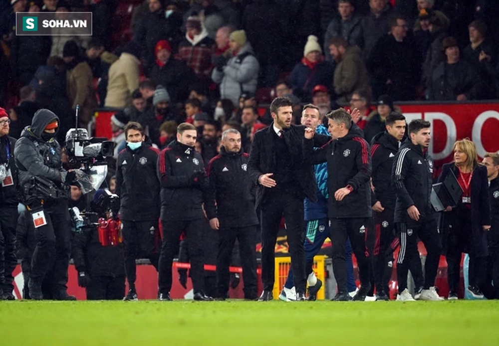 NÓNG: Michael Carrick rời Man United ngay sau thành tích tốt nhất lịch sử trên ghế HLV - Ảnh 1. NÓNG: Michael Carrick rời Man United ngay sau thành tích tốt nhất lịch sử trên ghế HLV - Ảnh 1.