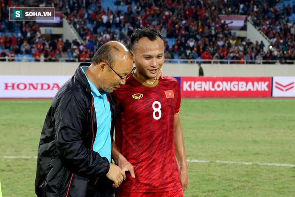 Trao chìa khóa cho 2 chiến binh nhà bầu Đức, thầy Park đang chơi một ván bài rủi ro? - Ảnh 1. Trao chìa khóa cho 2 chiến binh nhà bầu Đức, thầy Park đang chơi một ván bài rủi ro? - Ảnh 1.
