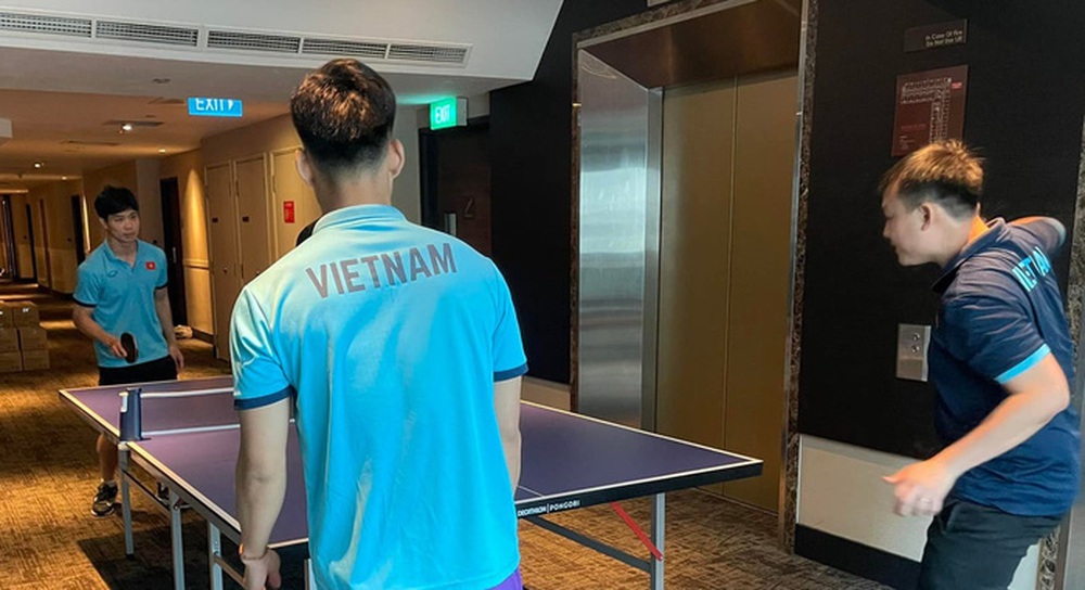 ĐT Việt Nam được tài trợ gấp bộ chơi bóng bàn giải trí khi ở Singapore - Ảnh 1. ĐT Việt Nam được tài trợ gấp bộ chơi bóng bàn giải trí khi ở Singapore - Ảnh 1.