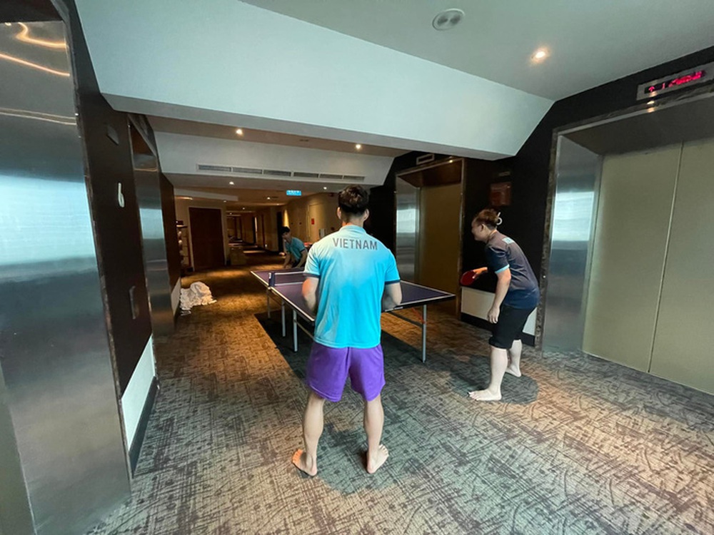 ĐT Việt Nam được tài trợ gấp bộ chơi bóng bàn giải trí khi ở Singapore - Ảnh 2. ĐT Việt Nam được tài trợ gấp bộ chơi bóng bàn giải trí khi ở Singapore - Ảnh 2.