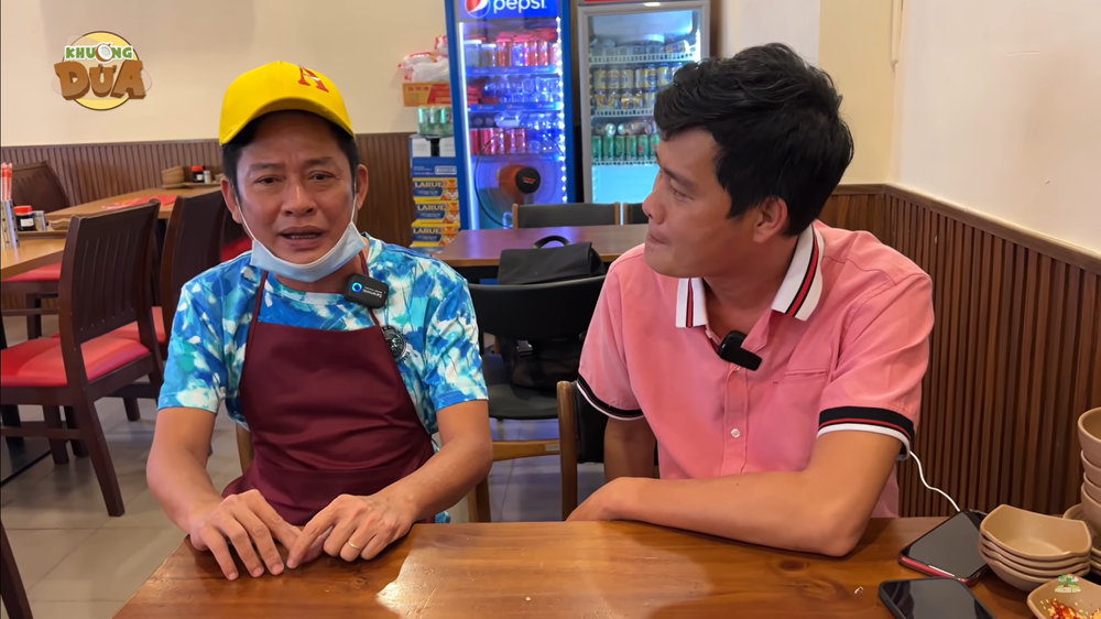 Tôi nhắc Khương Dừa, khi tôi đến quay cứ để phong bì trước đi, tôi không bỏ trốn được - Ảnh 1. Tôi nhắc Khương Dừa, khi tôi đến quay cứ để phong bì trước đi, tôi không bỏ trốn được - Ảnh 1.