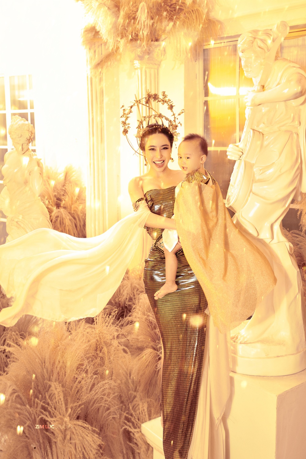 Mai Diệu Linh tung bộ ảnh concept nữ thần bên con trai 2 tuổi kháu khỉnh - Ảnh 3.