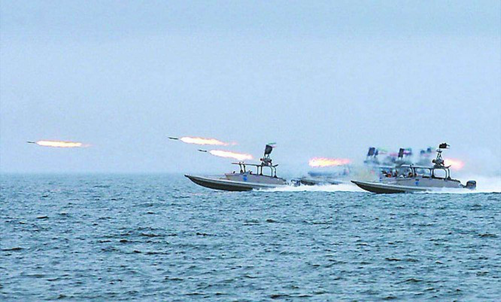 Chuẩn bị ứng phó tàu sân bay Mỹ, Hải quân Iran trang bị thêm 340 xuồng cao tốc mang tên lửa - Ảnh 6.
