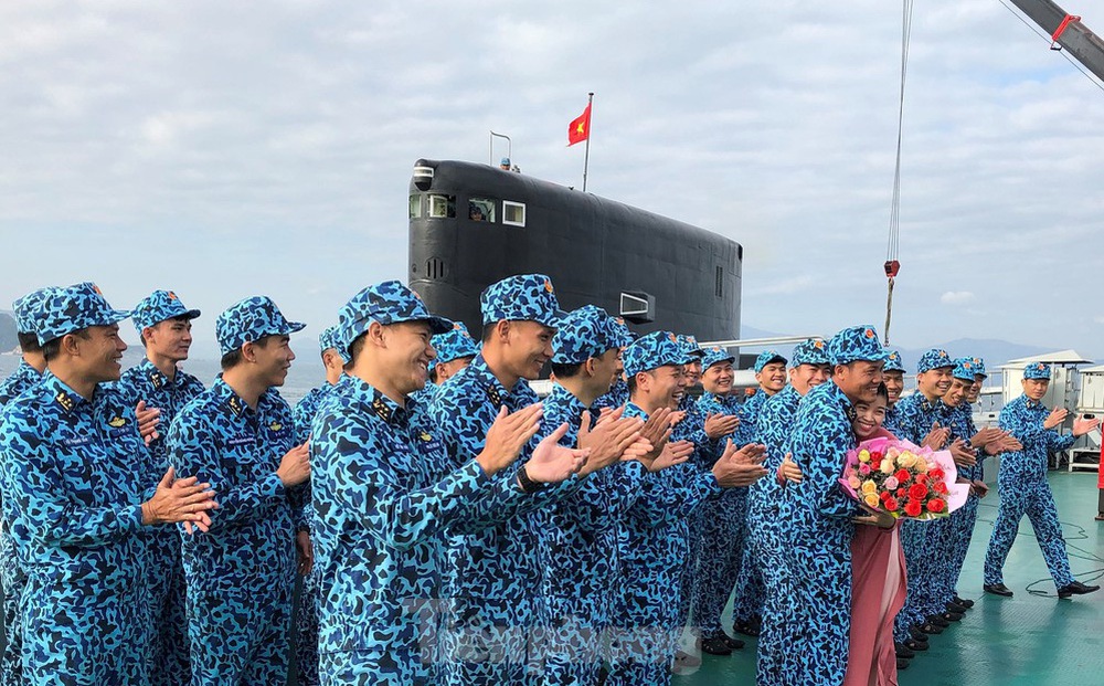 Hai 'ly rượu' đặc biệt đón giao thừa của lính tàu ngầm Việt Nam