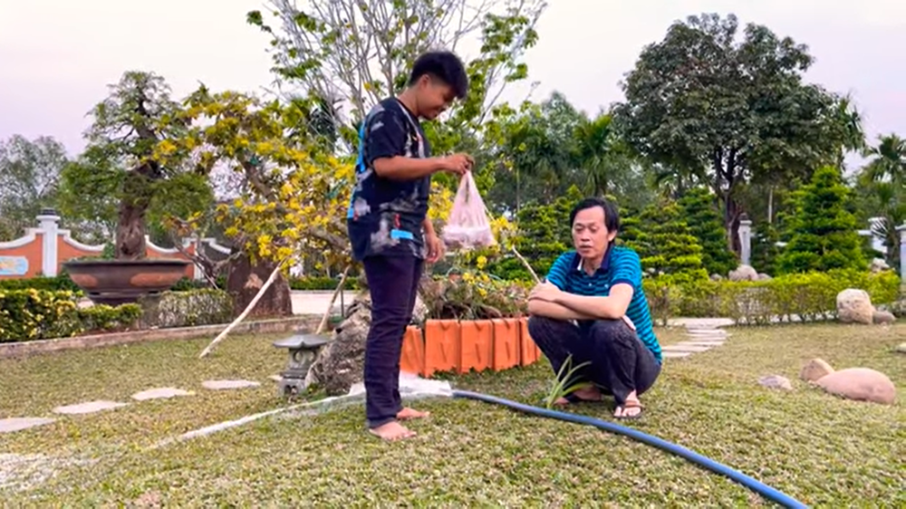 Hoài Linh đạt kỷ lục khi mở kênh Youtube 1 tuần, cùng con trai nuôi ăn mừng với 25 ngàn - Ảnh 3.
