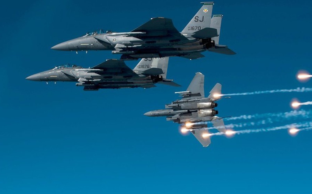 "Giết gà dùng dao mổ trâu": 400 chiếc F-35 "làm gỏi" S-400 của Nga?