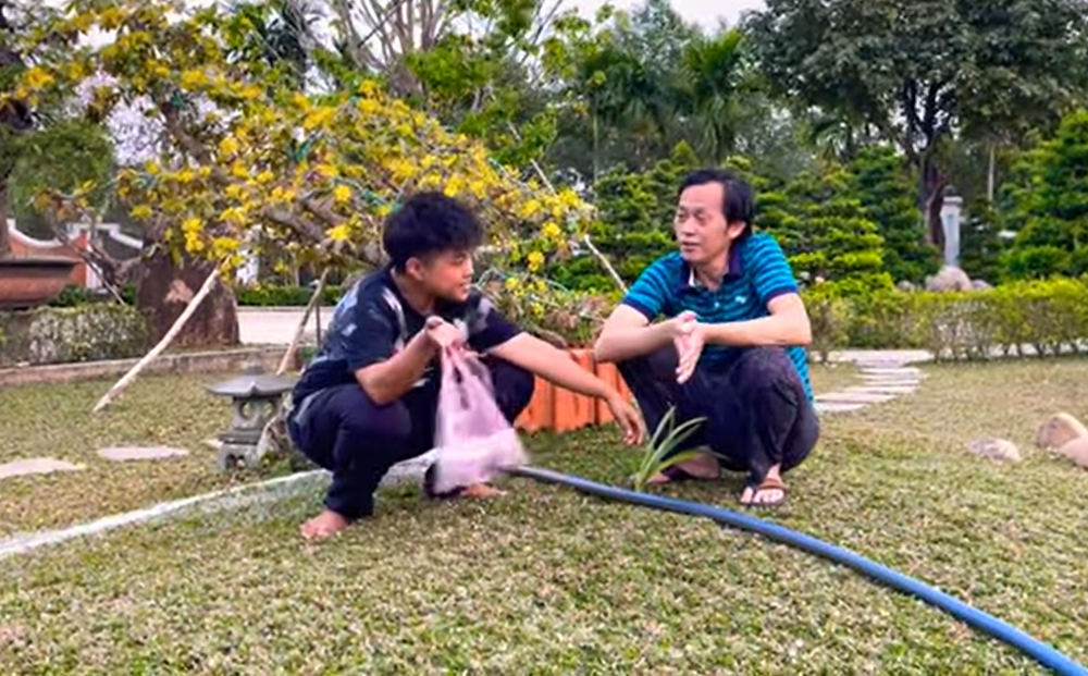 Hoài Linh đạt kỷ lục khi mở kênh Youtube 1 tuần, cùng con trai nuôi ăn mừng với 25 ngàn