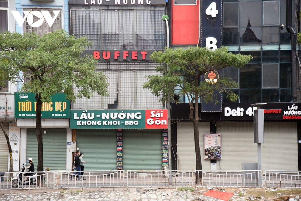 Một số quán ăn, quán cafe tại Hà Nội vẫn mở cửa bất chấp lệnh cấm - Ảnh 8.