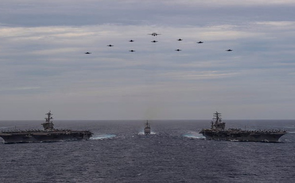 Hai nhóm tàu sân bay Mỹ vờn nhau trên Biển Đông