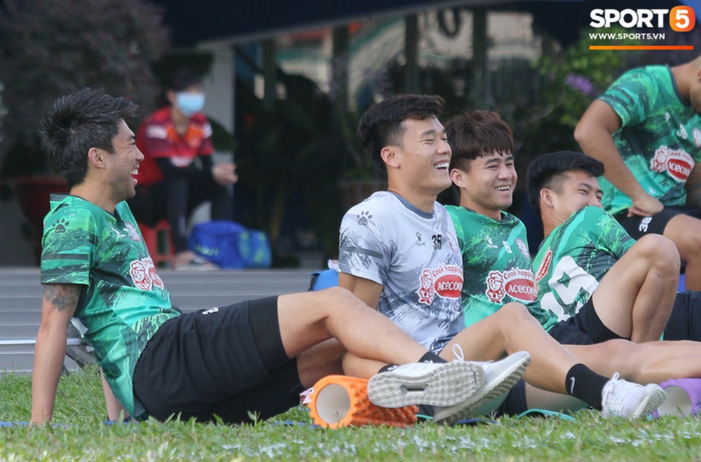 Tin mới nhất: Giây phút giải cứu sinh viên nhảy lầu vì điểm thấp