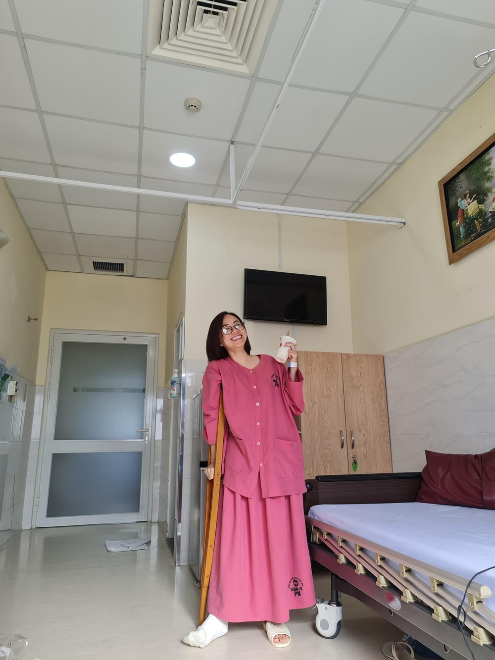 Gặp nạn không ngờ và đau đớn vì con dao thái, người phụ nữ có cách vượt khó ít ai từng thử - Ảnh 1.
