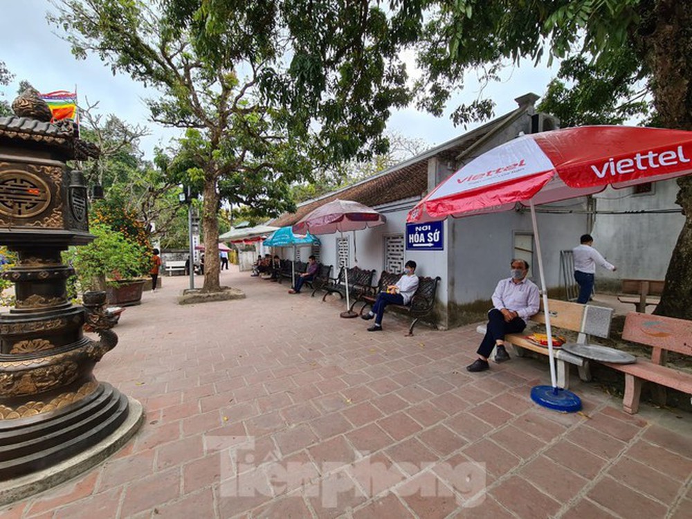 Lần đầu tiên đền Trần vắng nhất trong hơn 30 năm qua, phát ấn theo cách đặc biệt - Ảnh 18.