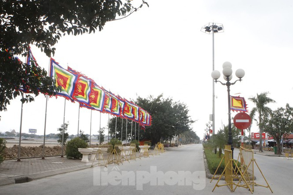 Lần đầu tiên đền Trần vắng nhất trong hơn 30 năm qua, phát ấn theo cách đặc biệt - Ảnh 4.
