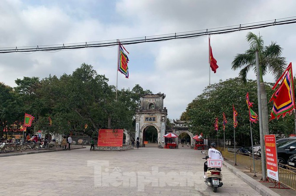 Lần đầu tiên đền Trần vắng nhất trong hơn 30 năm qua, phát ấn theo cách đặc biệt - Ảnh 7.