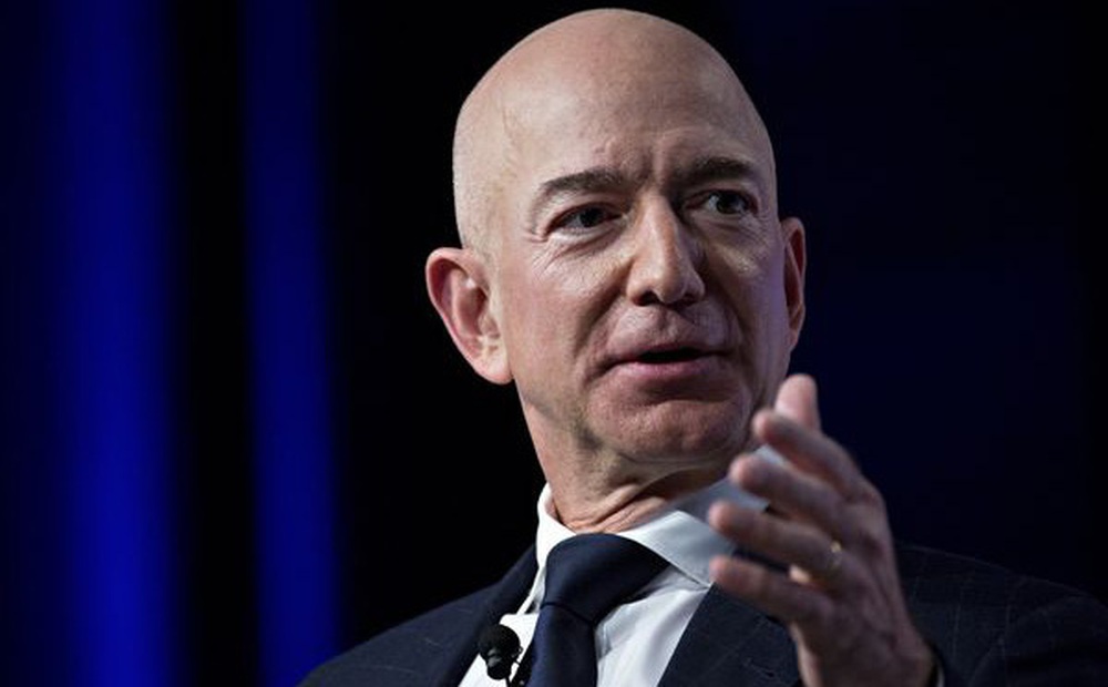 Jeff Bezos từ chức CEO Amazon
