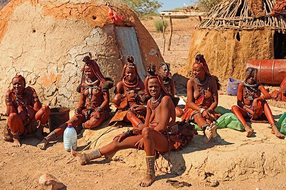 Lạ kỳ bộ lạc Himba chỉ tắm nước một lần trước khi cưới và làm sạch người bằng những giọt mồ hôi - Ảnh 5.