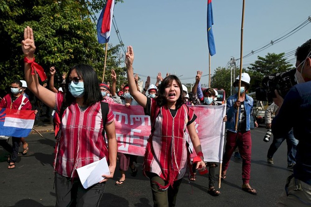 Myanmar: Dân tránh gọi điện thoại, dùng mật mã vì sợ bị nghe lén - Ảnh 1.