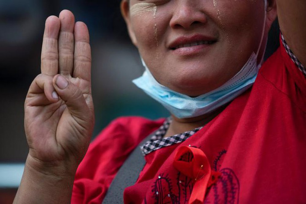 Myanmar: Dân tránh gọi điện thoại, dùng mật mã vì sợ bị nghe lén - Ảnh 6.
