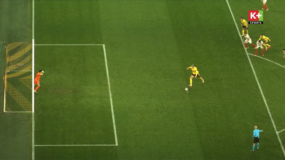 Erling Haaland hai lần sút tung lưới thủ môn trong một pha ghi bàn cho Dortmund - Ảnh 7.