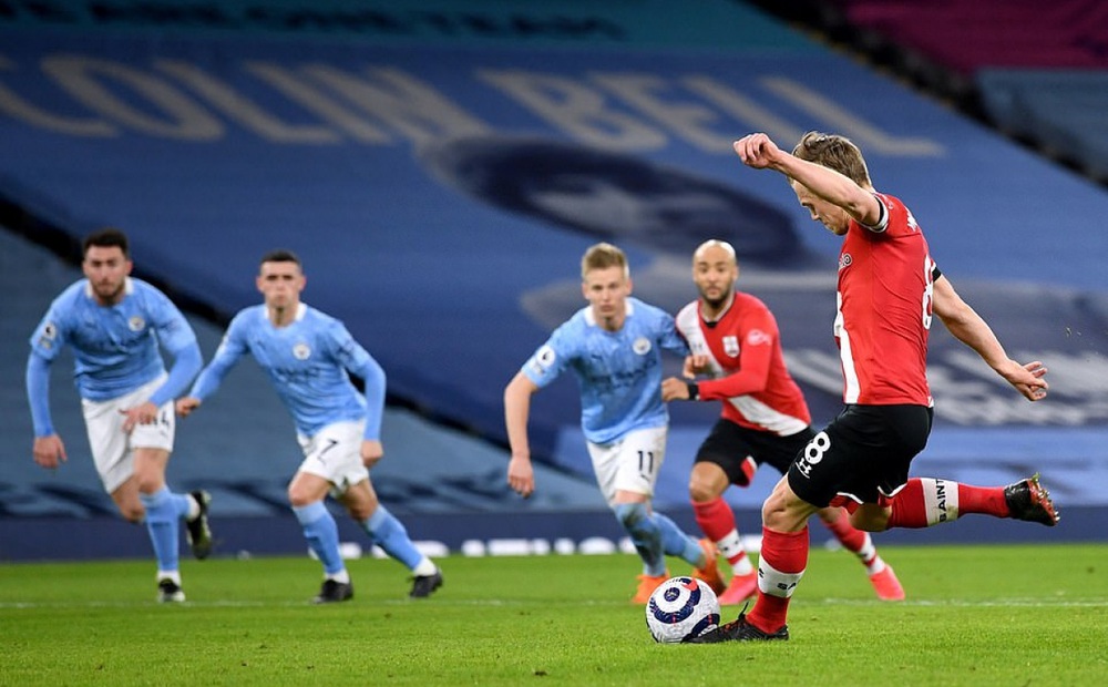 Man City tái lập khoảng cách 14 điểm với MU trên BXH Premier League