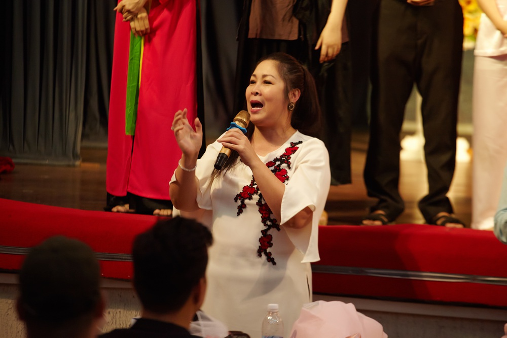 NSND Hồng Vân tâm huyết đào tạo thế hệ diễn viên trẻ - Ảnh 2. NSND Hồng Vân tâm huyết đào tạo thế hệ diễn viên trẻ - Ảnh 2.