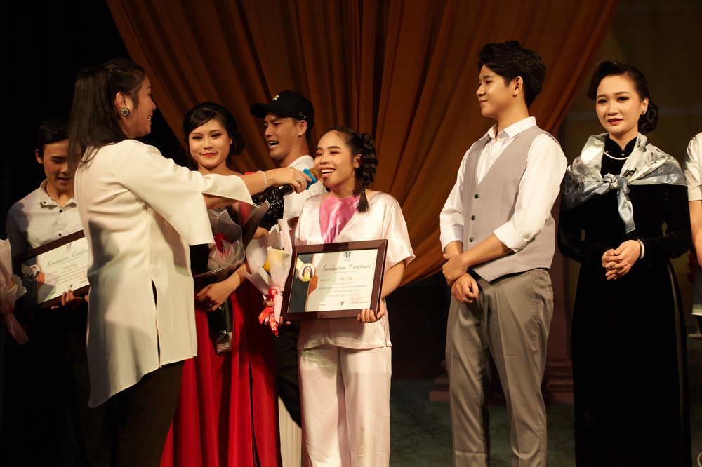 NSND Hồng Vân tâm huyết đào tạo thế hệ diễn viên trẻ - Ảnh 4. NSND Hồng Vân tâm huyết đào tạo thế hệ diễn viên trẻ - Ảnh 4.
