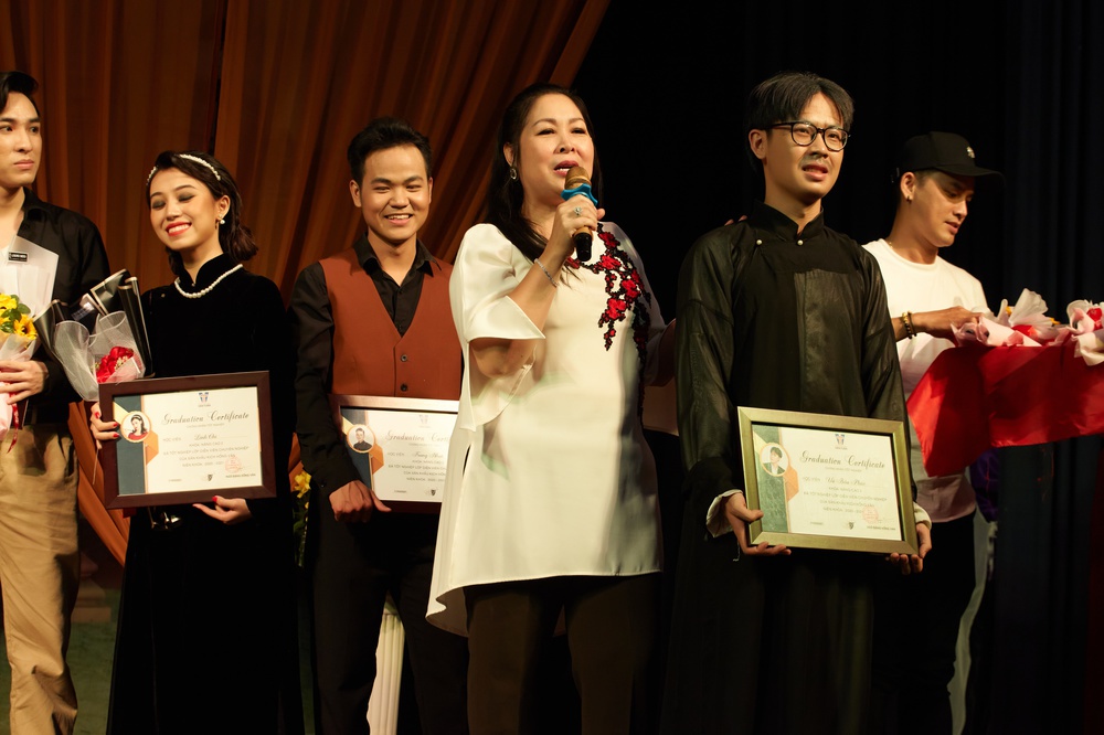 NSND Hồng Vân tâm huyết đào tạo thế hệ diễn viên trẻ - Ảnh 5. NSND Hồng Vân tâm huyết đào tạo thế hệ diễn viên trẻ - Ảnh 5.