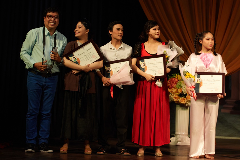 NSND Hồng Vân tâm huyết đào tạo thế hệ diễn viên trẻ - Ảnh 6. NSND Hồng Vân tâm huyết đào tạo thế hệ diễn viên trẻ - Ảnh 6.