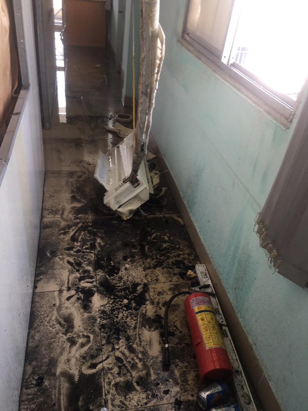 TP HCM: Hai vụ hỏa hoạn liên tiếp ở quận Gò Vấp, cứu được hai người mắc kẹt trong nhà 4 tầng - Ảnh 3.