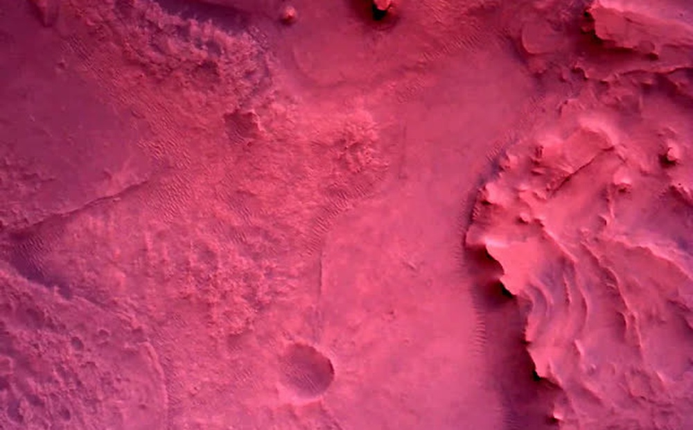 Những hình ảnh đầu tiên có độ phân giải cao được gửi về từ sao Hỏa