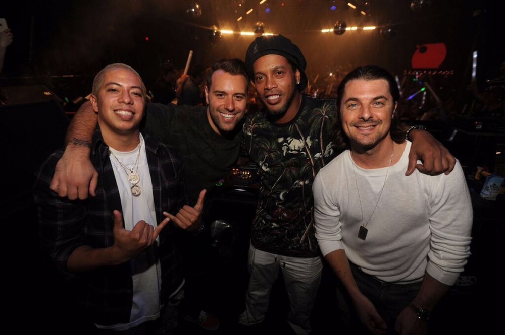Ronaldinho 'ngựa quen đường cũ' sau cú sốc mất người thân