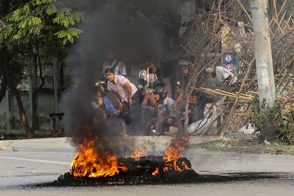 Quân đội Myanmar đổ lỗi cho người biểu tình - Ảnh 1.