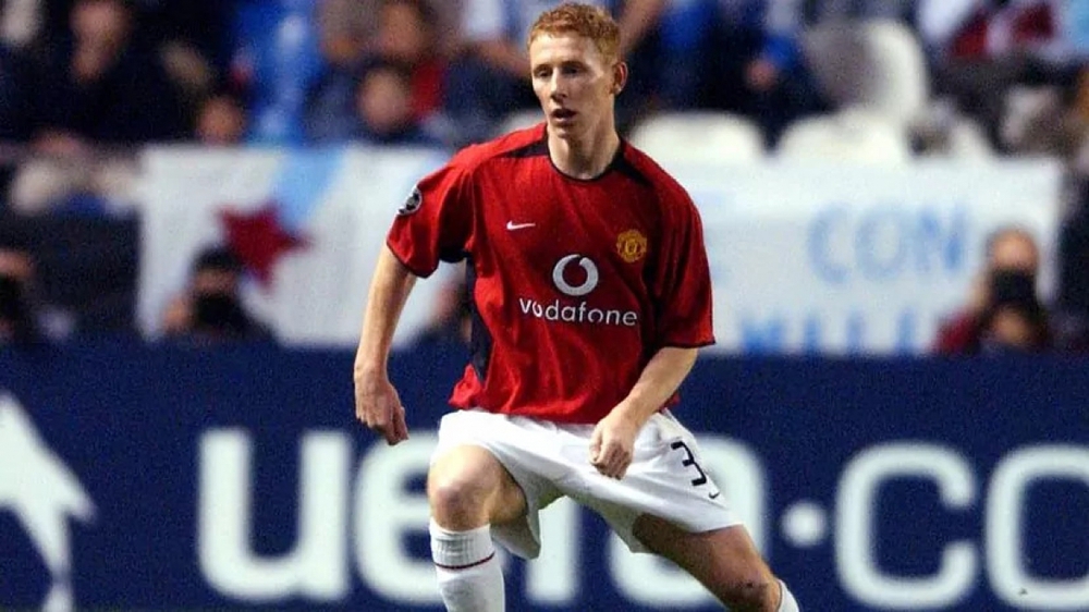 Cựu cầu thủ MU Lee Roche: Từ hào quang Champions League đến ánh đèn hàn trên công trường - Ảnh 1.