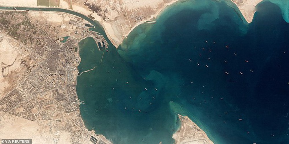 Chủ siêu tàu mắc kẹt ở kênh đào Suez chờ trời giúp hôm nay - Ảnh 3.