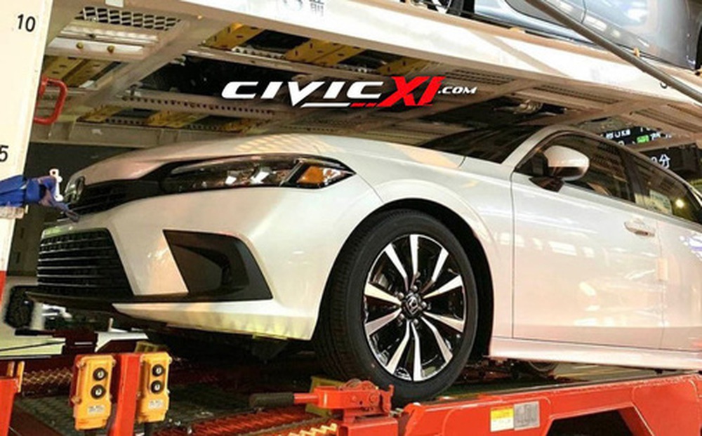 Honda Civic đời mới lộ loạt ảnh cận cảnh trên đường tới đại lý: Người khen đẹp, người chê xấu