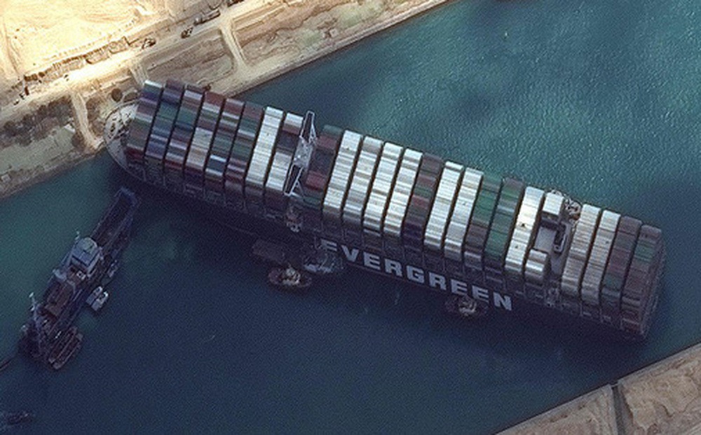 Chủ siêu tàu mắc kẹt ở kênh đào Suez chờ "trời giúp" hôm nay
