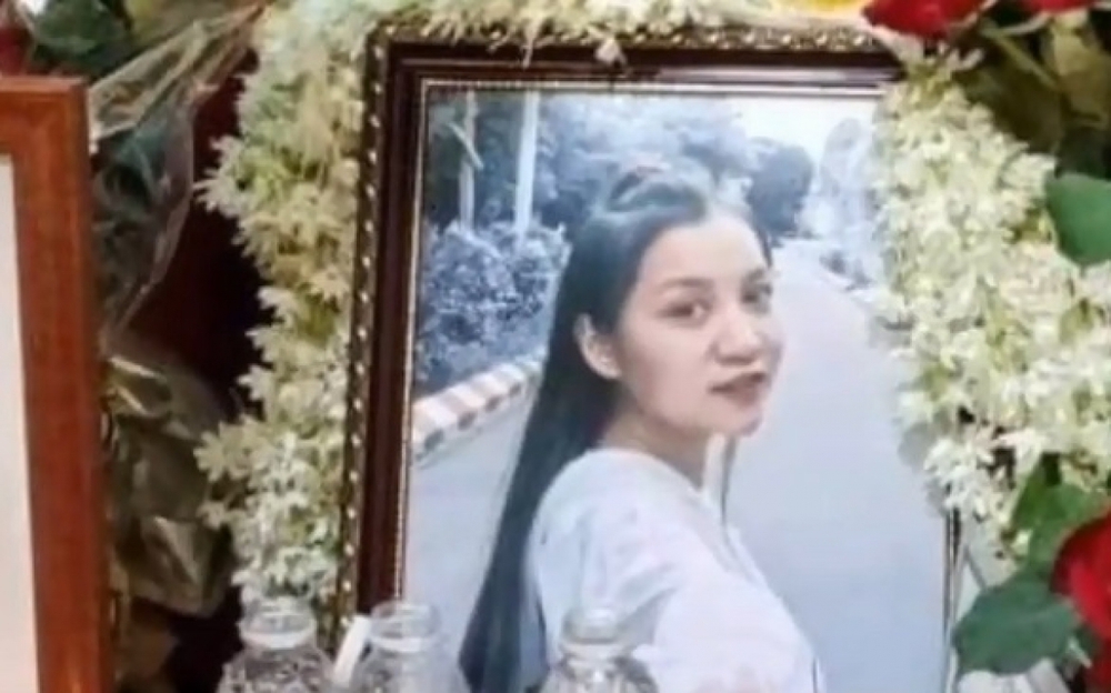 Ảnh: Đám tang nữ sinh Myanmar tử vong do bị bắn vào đầu trong biểu tình phản đối đảo chính - Ảnh 6.