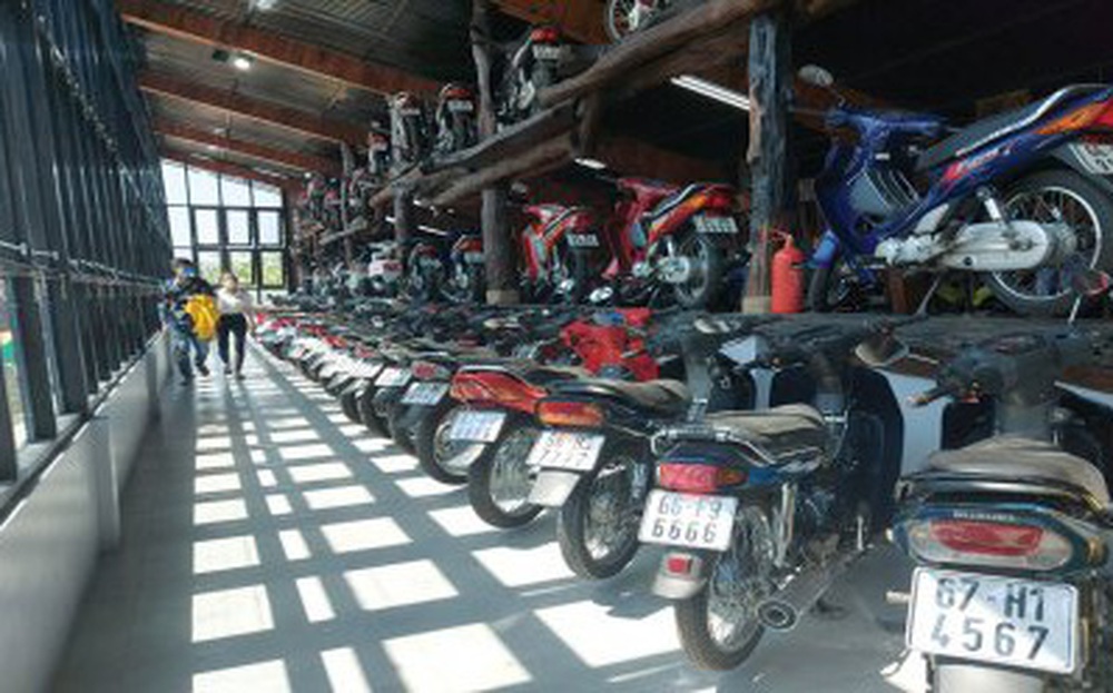 'Ông chủ' khu du lịch sưu tập hơn 500 chiếc xe máy cổ có '1 không 2', biển đẹp hàng đầu
