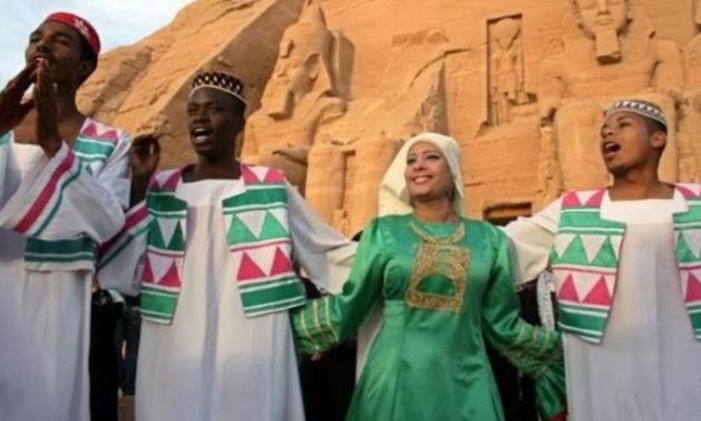 Tục lệ Nubia: Cô dâu, chú rể tắm nước sông Nile đêm tân hôn để cầu may - Ảnh 1.