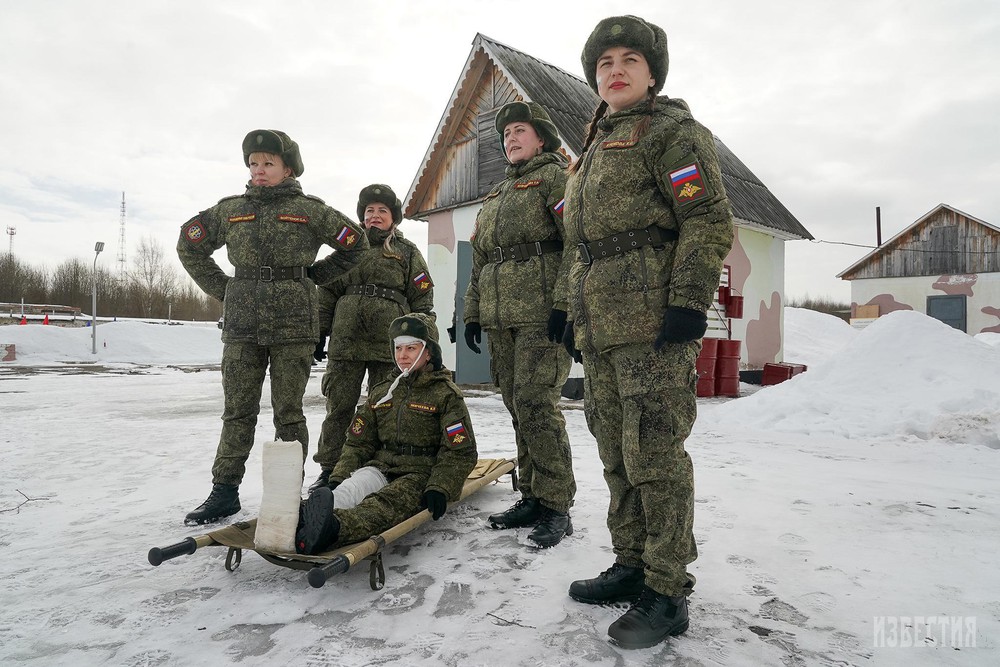 Những ‘bông hồng thép’ của quân đội Nga khoe sắc - Ảnh 14.